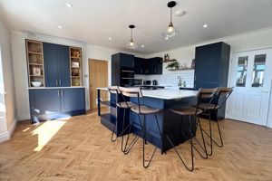 Kitchen/Breakfast Room- click for photo gallery